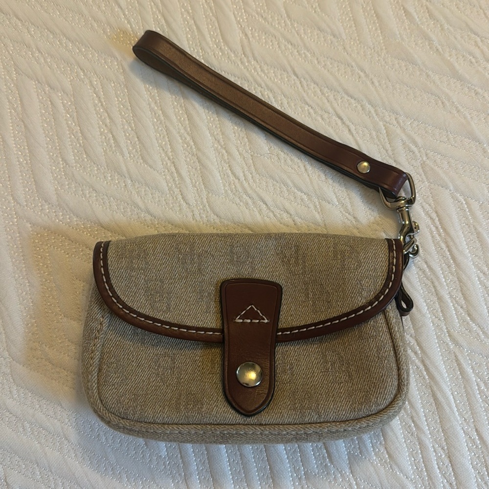 Dooney and Bourke tan wristlet wallet